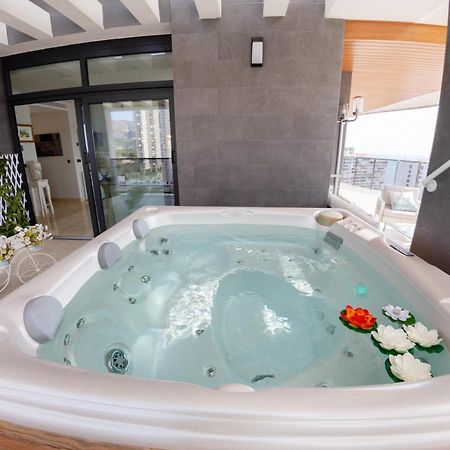 Sunset Waves Benidorm Julieta Vistas Al Mar Premium 200 Mt2 Con Jacuzzi En Terraza Apartment Ngoại thất bức ảnh